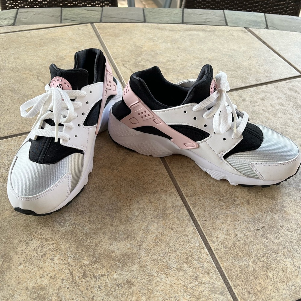 Youth Nike Huaraches, Size 6.5, Worn twice